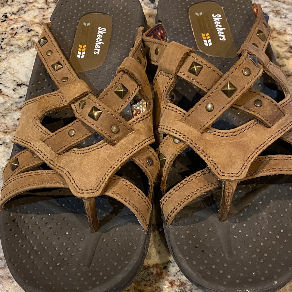 Skechers Tan Studded Toe-Post Sandals